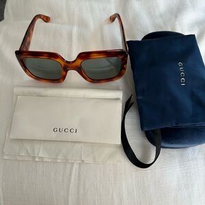 Gucci square 54mm Havana sunglasses. No scratches, perfect condition.Final sale